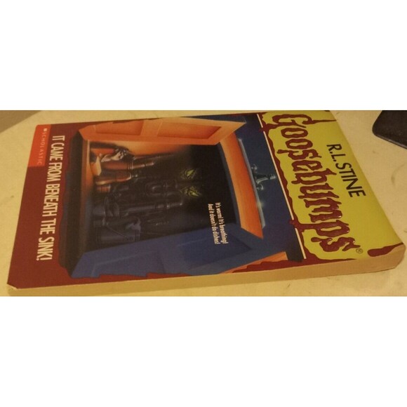 R.L. Stine's Goosebumps Book #30 It Came From Beneath The Sink! Preowned - Picture 4 of 7